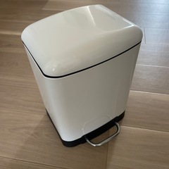 レバー開閉式ゴミ箱 の画像