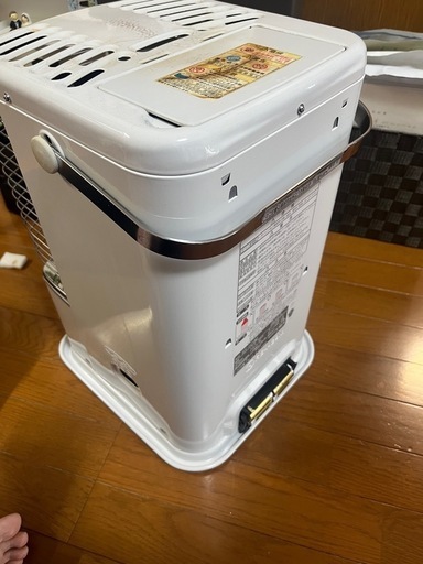トヨトミ　石油ストーブ（石油タンク、電動ポンプ付き
）