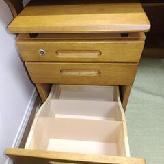 学習机（イトーキ）スタンド付イスなしの画像
