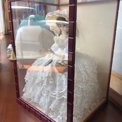 中古 ウエディングドレスの置物の画像