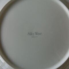 白い皿　日本製MARUTA  SilkyWaveの画像