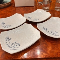 和食器　お皿　4枚の画像