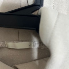 一番人気色！GU グレージュフード付きパーカー Mサイズの画像
