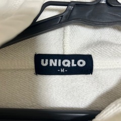 UNIQLO ホワイト フード付きパーカー Mの画像