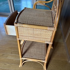 籐製　椅子　棚の画像