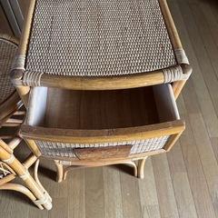 籐製　椅子　棚の画像