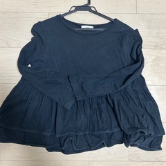 yori フリル付き長袖トップス 黒の画像