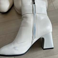 （決まりました）女性用白ブーツ2足セット24〜24.5㎝の画像