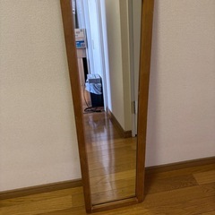 壁に掛ける全身鏡
