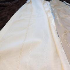 遮光カーテンとレースカーテン　長いタイプの画像