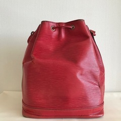 ルイヴィトン エピ ショルダーバッグ ノエ 赤の画像