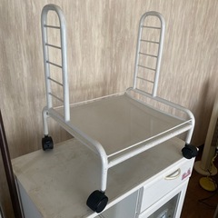 キャスター付き台の画像