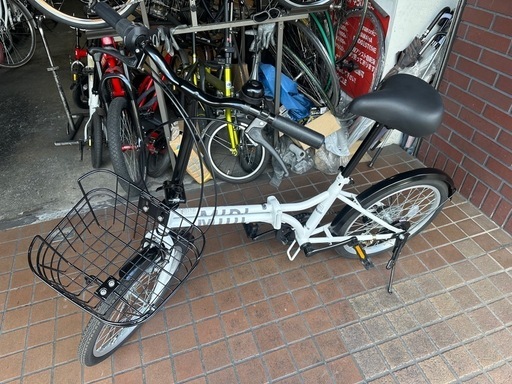 ★美品★20インチ　外装6段変速　カゴ付き折り畳み自転車　ホワイト
