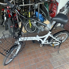 ★美品★20インチ　外装6段変速　カゴ付き折り畳み自転車　ホワイト