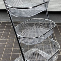 商談中となりました！キャスター付き3段ラック