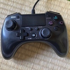 【済】売/［ゲームあげます］使える可能性が高いです。動作未確認！PS4ソフト2枚！純正コントローラー白 サードパーティコントローラー4つ。  1.「CALL of DUTY-INFINITY WARFARE 」 2.「BATTLEFIELD1」の画像