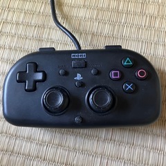 【済】売/［ゲームあげます］使える可能性が高いです。動作未確認！PS4ソフト2枚！純正コントローラー白 サードパーティコントローラー4つ。  1.「CALL of DUTY-INFINITY WARFARE 」 2.「BATTLEFIELD1」の画像