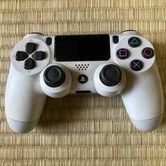 【済】売/［ゲームあげます］使える可能性が高いです。動作未確認！PS4ソフト2枚！純正コントローラー白 サードパーティコントローラー4つ。  1.「CALL of DUTY-INFINITY WARFARE 」 2.「BATTLEFIELD1」の画像