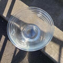 ガラスボール　4個　IWAKI　内径23cmの画像