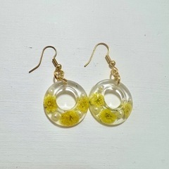 春夏にぴったり！新品未使用ハンドメイドドライフラワーピアスの画像