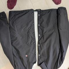 Championの黒いコーチジャケット