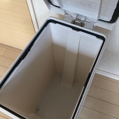 足踏み開閉ゴミ箱　密閉ゴム付き　30Lの画像