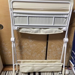 オムツ交換台の画像