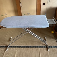 高さが変えられるアイロン台