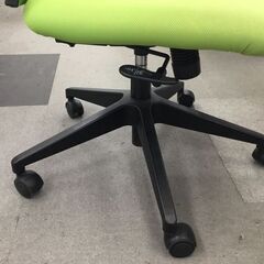 お取引中【中古】イトーキ「デスクチェア(ｻﾘﾀﾞﾁｪｱ/緑)」 計２脚　お譲りします！の画像