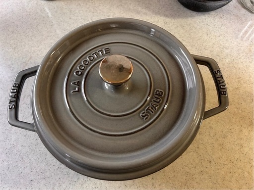 【購入者決定】staubストウブ鍋　22cm（フランス製）