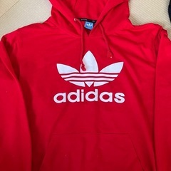 adidasトレーナーの画像
