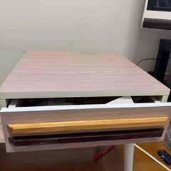  テーブル引き出し付きテーブルの画像