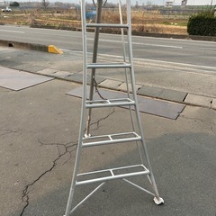 三脚脚立の画像