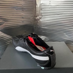 プーマストライクレディーススニーカーの画像