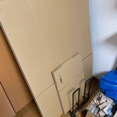 ダンボールとダンボールスタンド