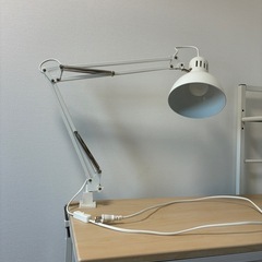 デスク　卓上ライト・棚付きの画像