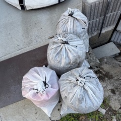 不要な残土引き取って下さい。　居なければ適当に捨てます。
