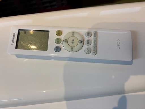 極美品　東芝ルームエアコンRAS- J221M　　　2022年製