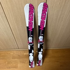 子ども用スキーとブーツ