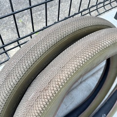 26×4.0 ファットバイクタイヤ　カーキ　2本セットの画像