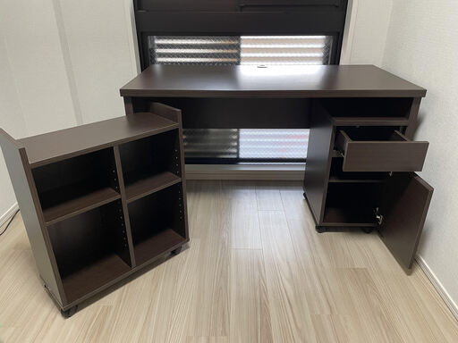 テレワークにも◎ 快適デスクセット（可動ワゴン・本棚、椅子）