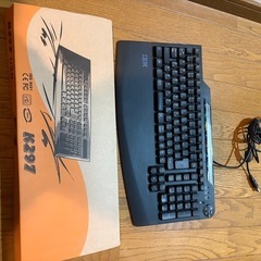 パソコン　キーボード2つ