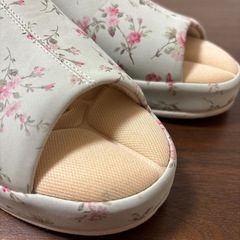 atelierokada 花柄クッションスリッパ Mサイズの画像