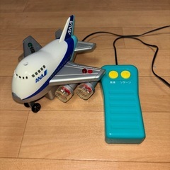 リモコン飛行機　おもちゃ