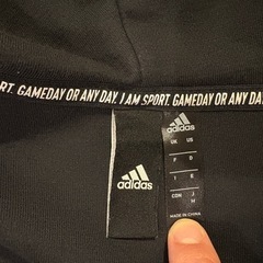 【レディース】adidasパーカーの画像