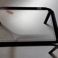 無料です　ガラスタイプのテーブル