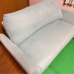 おしゃれな2人掛けソファ（グリーン色）の画像
