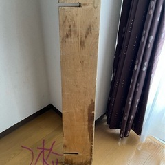 ２段になる木の組み立てテーブルの画像