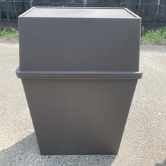 🌟ふた付きゴミ箱45L ブラウン🌟の画像