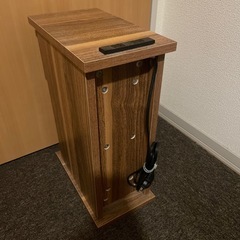 コンセント付　収納付きナイトテーブル　サイドテーブルの画像